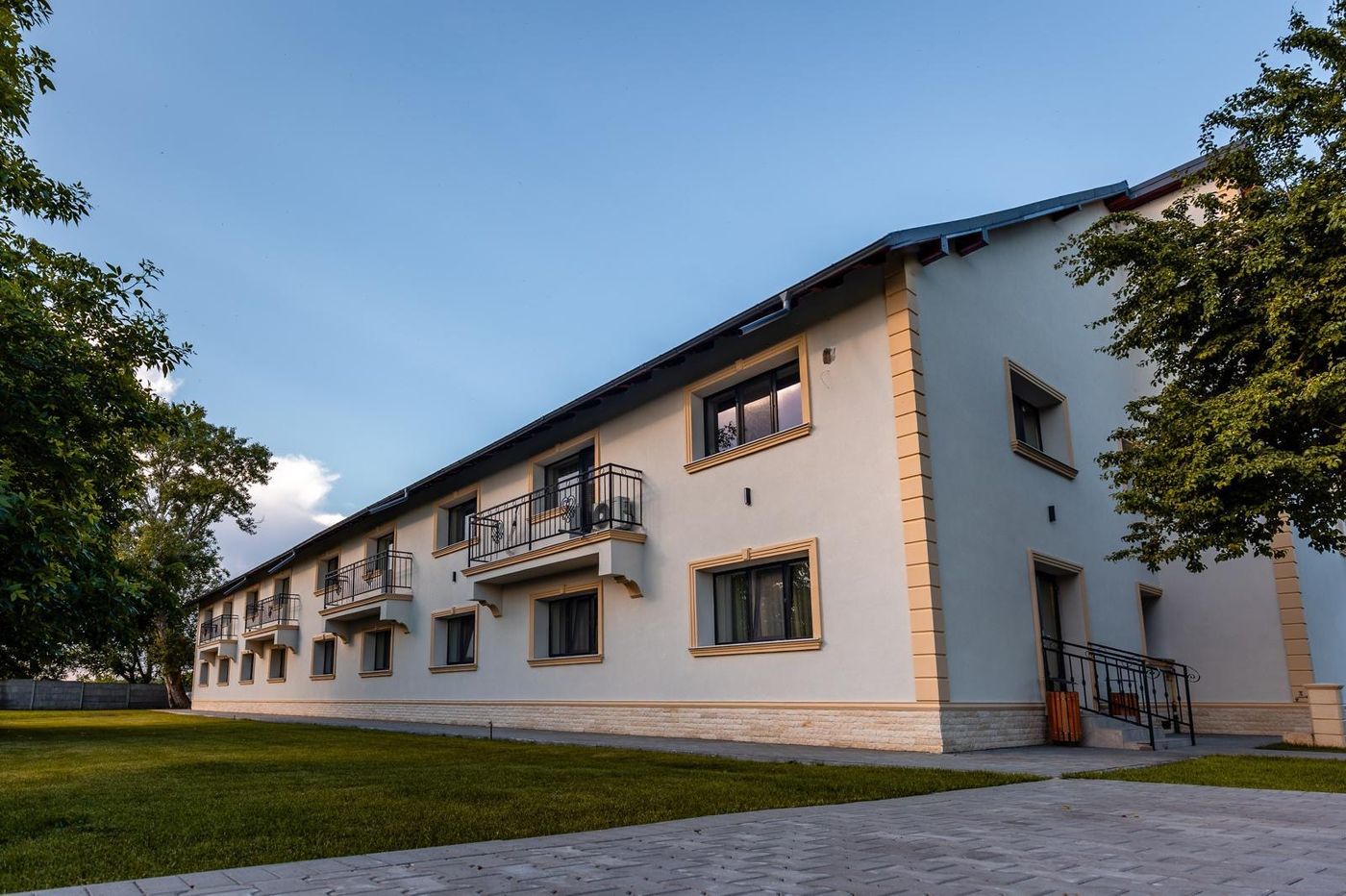 CHR Vista - cladirea hotelului renovata 2025